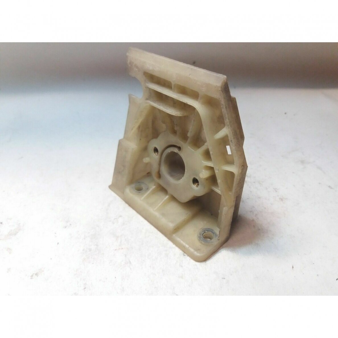 Genuine Carburetor Mounting Base Husqvarna 36 41 136 137 142 Jonsered 2036 chainsaw 530029829 Genuine Carburetor Mounting Base Husqvarna 36 41 136 137 142 Jonsered 2036 chainsaw 530029829
