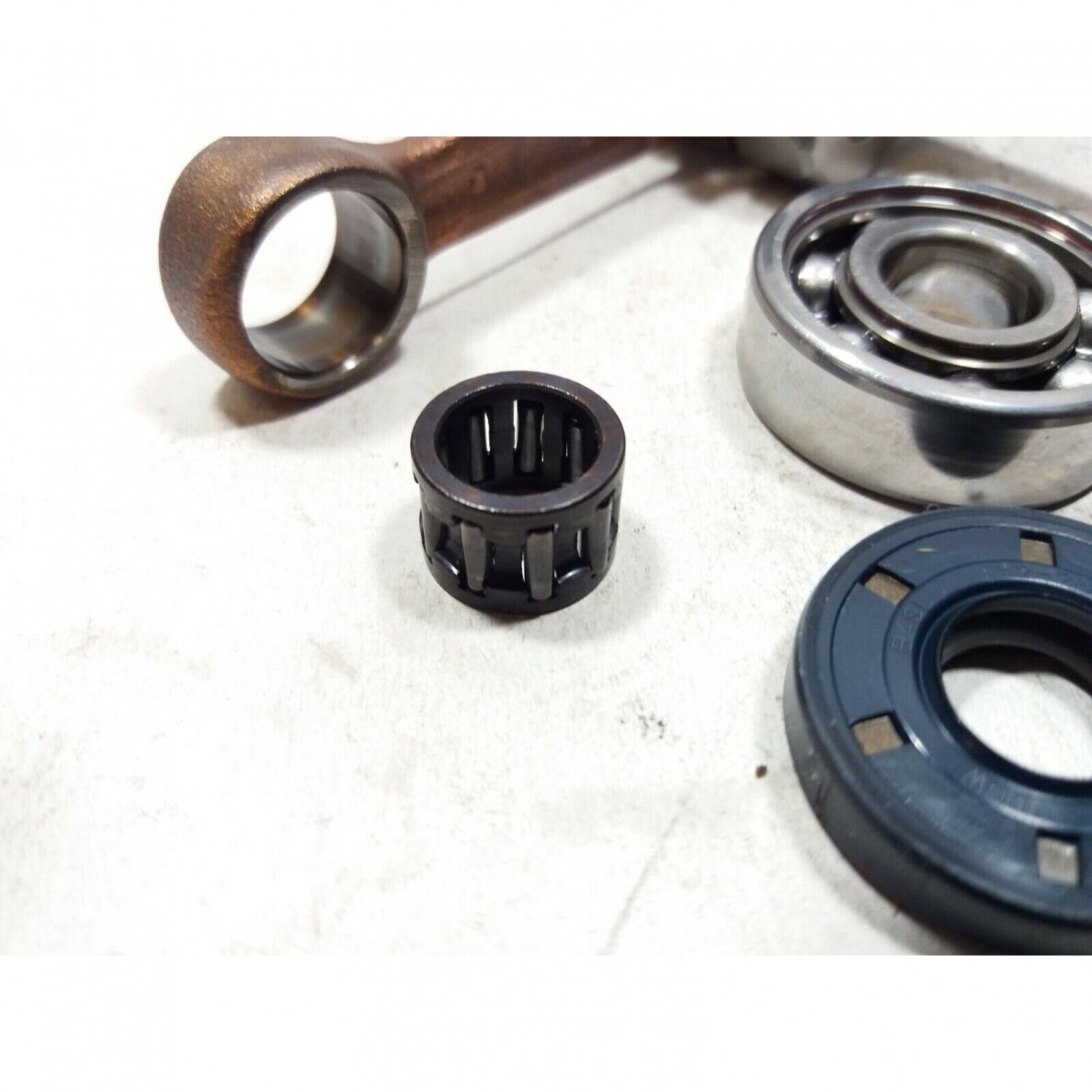 Genuine Crankshaft Oleo Mac 940 chainsaw 50050001 1 Genuine Crankshaft Oleo Mac 940 chainsaw 50050001 1