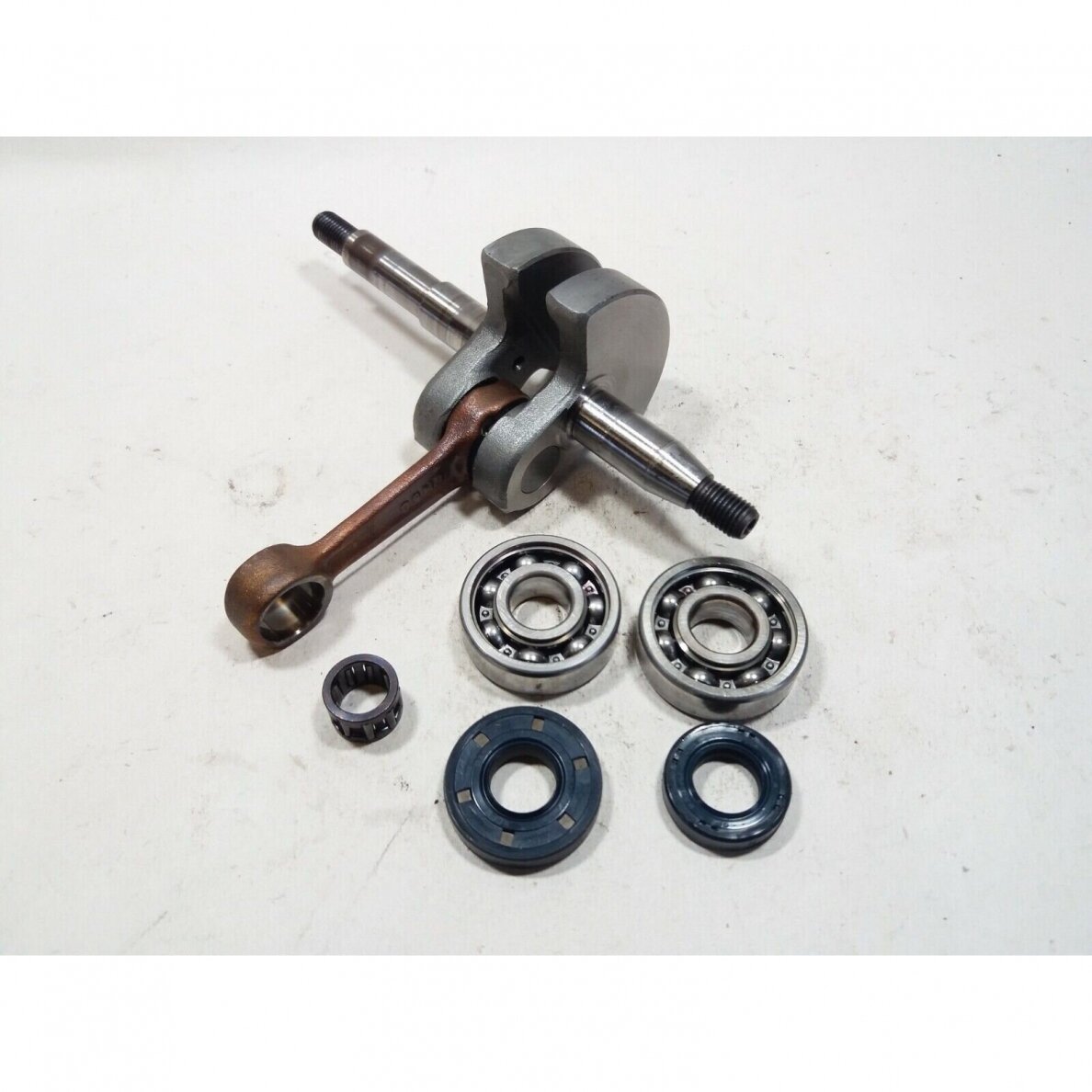 Genuine Crankshaft Oleo Mac 940 chainsaw 50050001 Genuine Crankshaft Oleo Mac 940 chainsaw 50050001