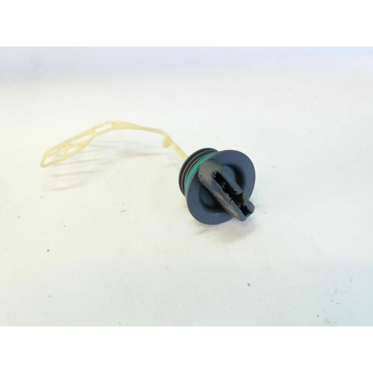 Genuine Fuel Oil Tank Cap Oleo Mac 940 chainsaw 50052005 Genuine Fuel Oil Tank Cap Oleo Mac 940 chainsaw 50052005