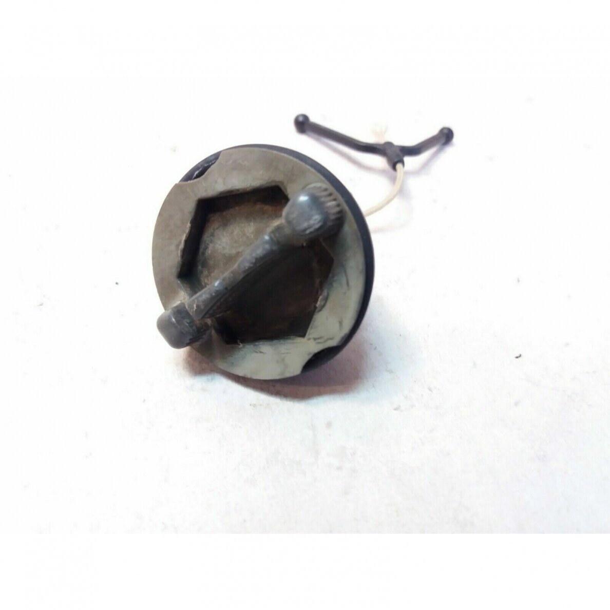 Genuine Fuel Tank Cap Husqvarna 340 345 346 350 353 357 359 chainsaw 501817601 1 Genuine Fuel Tank Cap Husqvarna 340 345 346 350 353 357 359 chainsaw 501817601 1