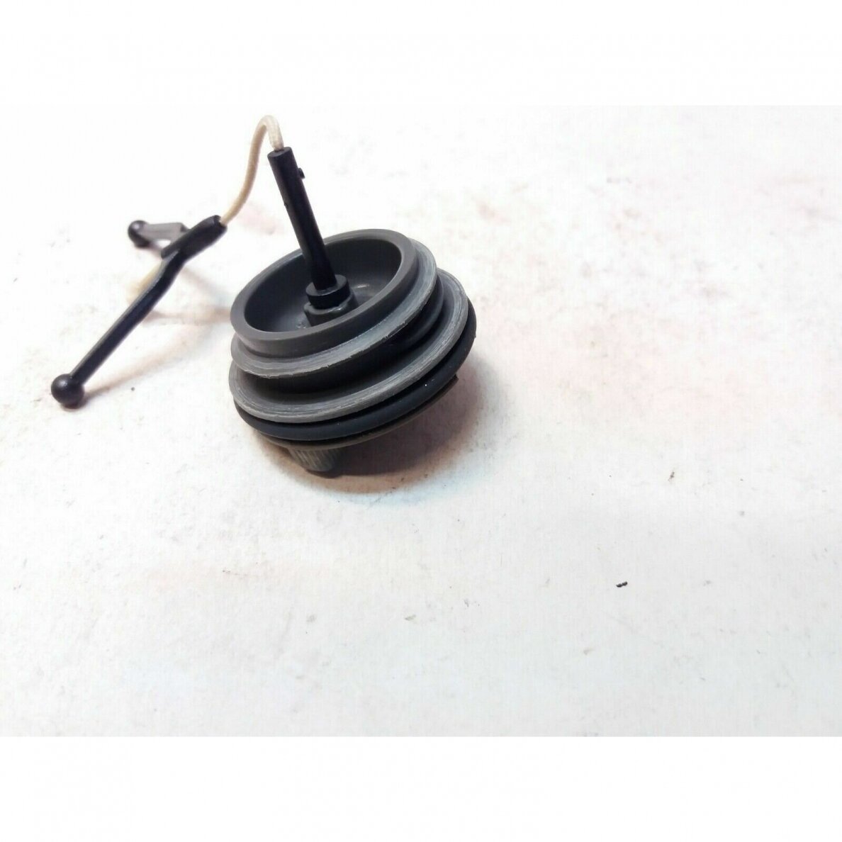 Genuine Fuel Tank Cap Husqvarna 340 345 346 350 353 357 359 chainsaw 501817601 4 Genuine Fuel Tank Cap Husqvarna 340 345 346 350 353 357 359 chainsaw 501817601 4