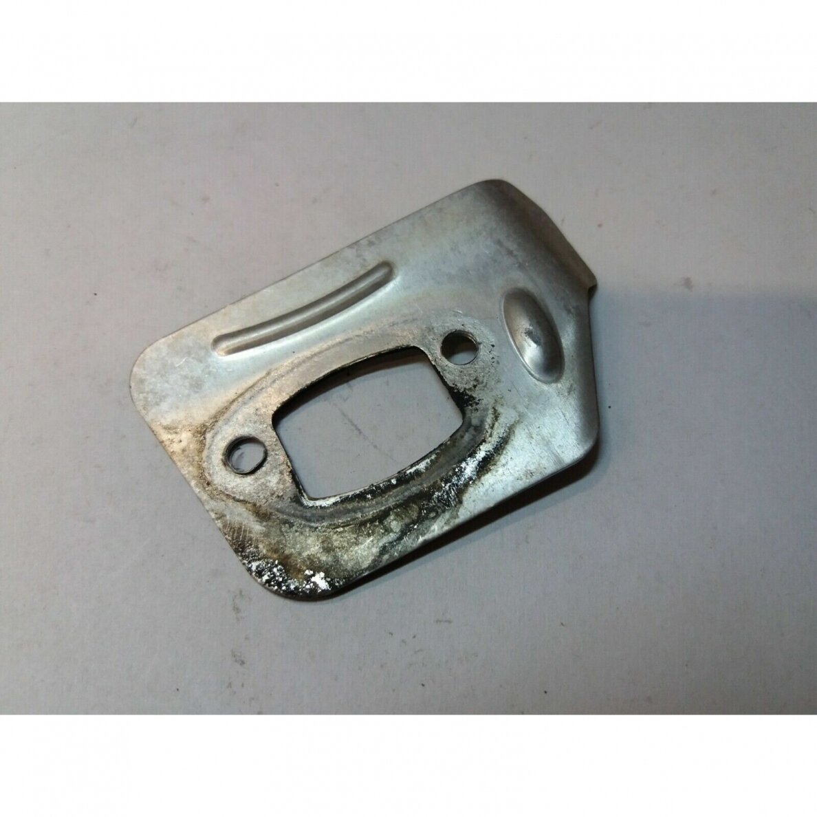 Genuine Heat Deflector Husqvarna 545 550 Jonsered CS2253 chainsaw 523052501 Genuine Heat Deflector Husqvarna 545 550 Jonsered CS2253 chainsaw 523052501