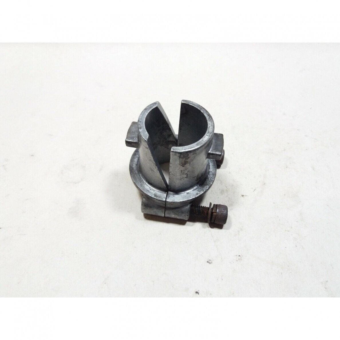 Genuine Holder Echo SRM-2305 brushcutter trimmer P021013520 Genuine Holder Echo SRM-2305 brushcutter trimmer P021013520