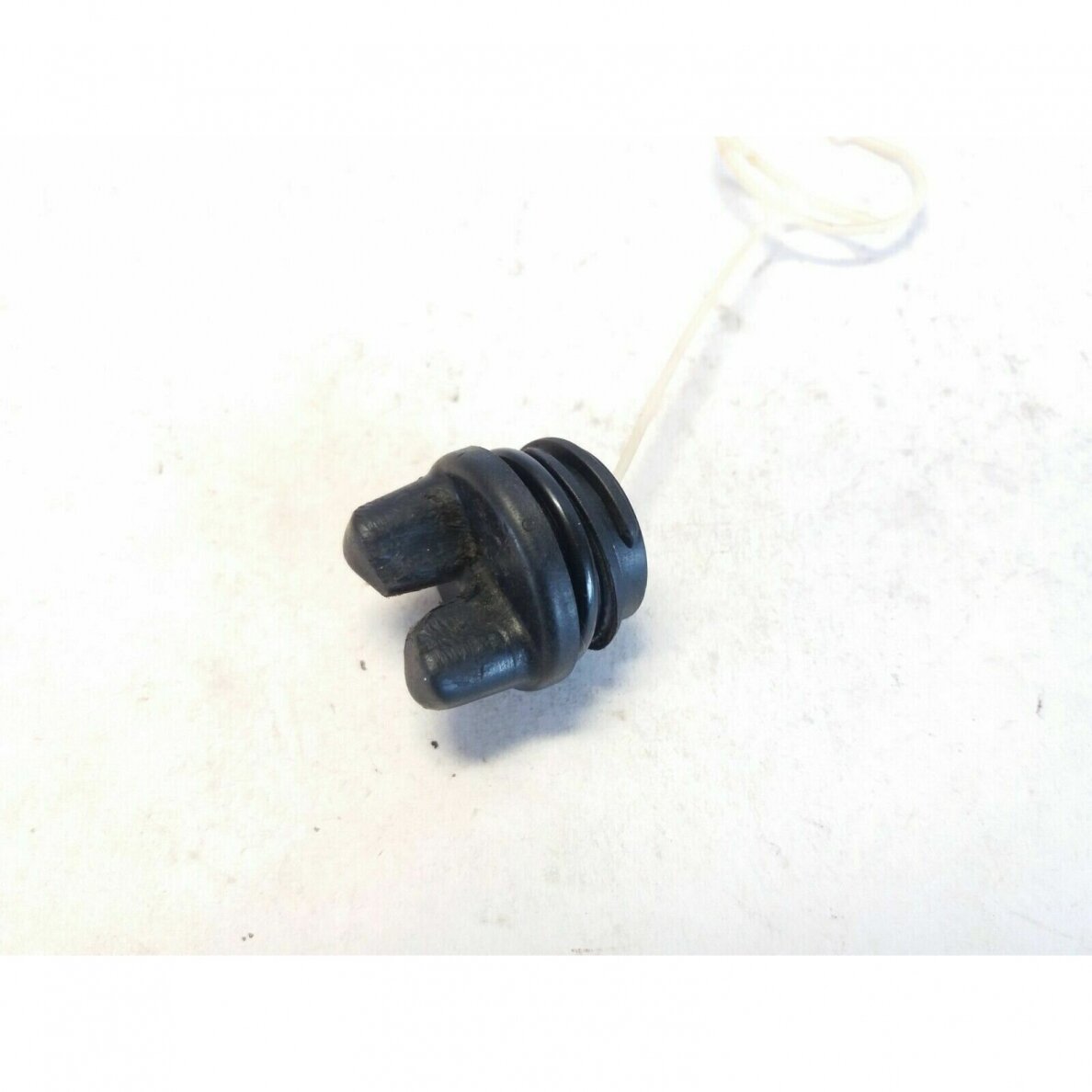 Genuine Oil Tank Cap Oleo Mac 935 chainsaw 093500421 1 Genuine Oil Tank Cap Oleo Mac 935 chainsaw 093500421 1