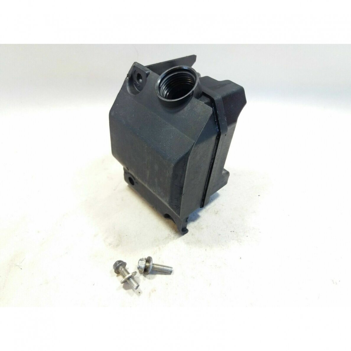 Genuine Oil Tank Mcculloch MacCat 2.3 ci 38cc chainsaw 223052 Genuine Oil Tank Mcculloch MacCat 2.3 ci 38cc chainsaw 223052