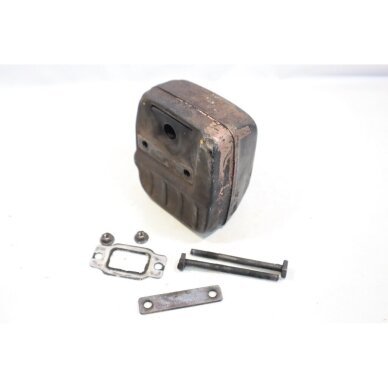Genuine Muffler Efco 138 142 146 151 Oleo Mac 938 941 942 946 951 chainsaw 094600176 Genuine Muffler Efco 138 142 146 151 Oleo Mac 938 941 942 946 951 chainsaw 094600176