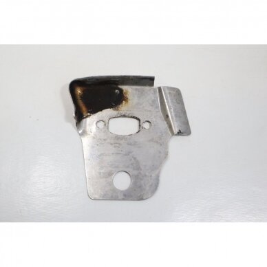 Genuine Plate Heat Shield McCULLOCH Poulan Jonsered CS2137 Partner 351 352 371 382 391 401 421 422 chainsaw 530049870 Genuine Plate Heat Shield McCULLOCH Poulan Jonsered CS2137 Partner 351 352 371 382 391 401 421 422 chainsaw 530049870