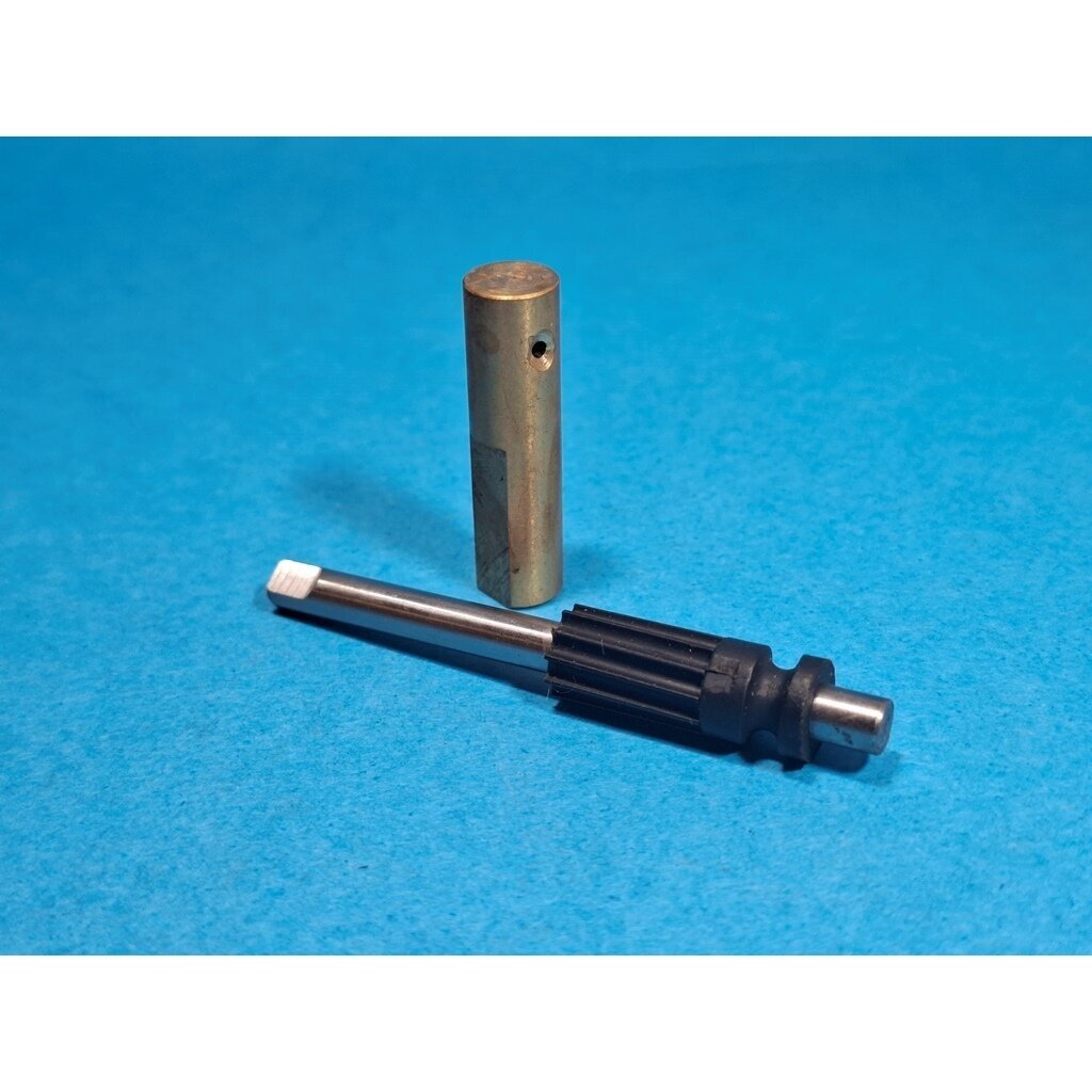 Oil Pump suitable for Husqvarna 135 140 340 345 350 435 440 445 450 Jonsered 2141 2145 2150 CS2141 CS2145 CS2150 CS2240 CS2245 CS2250 chainsaw 2